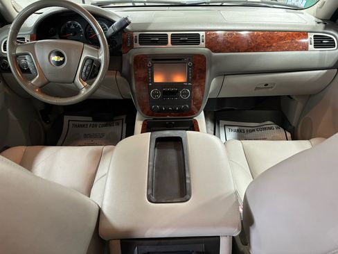 Used 2013 Chevrolet Avalanche LTZ image 15