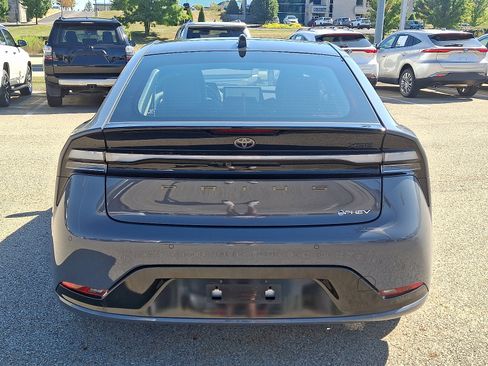 New 2025 Toyota Prius Plug-In Hybrid image 5