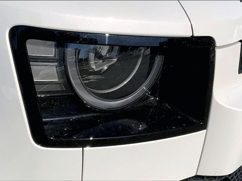 New 2026 Land Rover Defender 110 X-Dynamic SE image 13