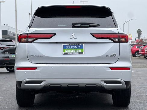 New 2025 Mitsubishi Outlander SE image 6
