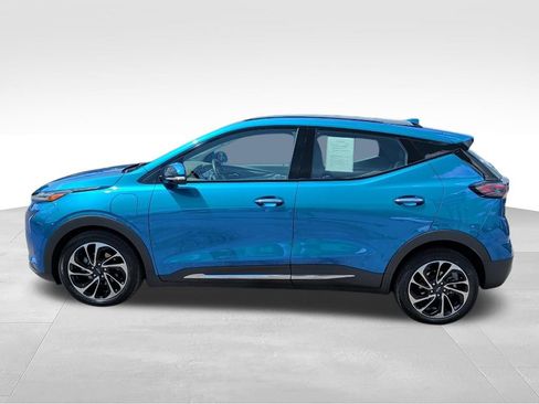 Used 2023 Chevrolet Bolt EUV Premier w/ Sun & Sound Package FWD image 8