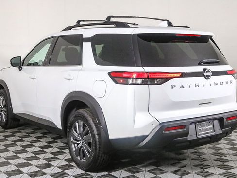 Certified 2025 Nissan Pathfinder SV image 6