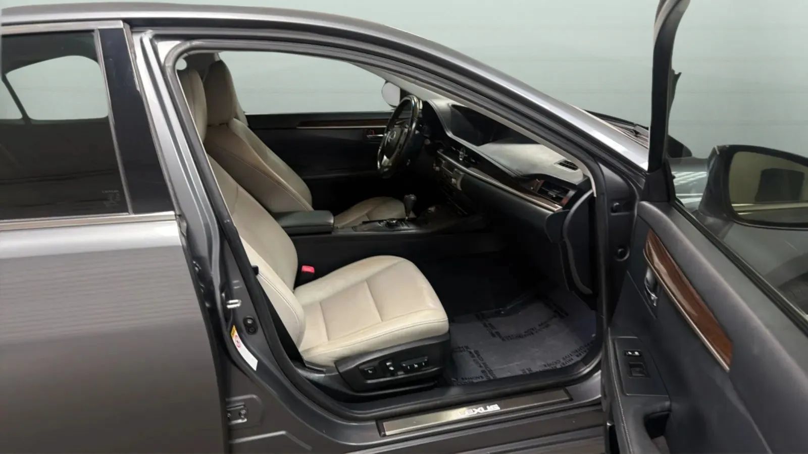 Used 2014 Lexus ES 350 w/ Premium Package FWD image 23