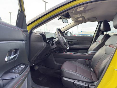 Used 2025 Nissan Kicks SR image 11