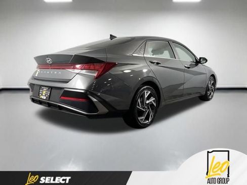 Used 2025 Hyundai Elantra SEL FWD image 6