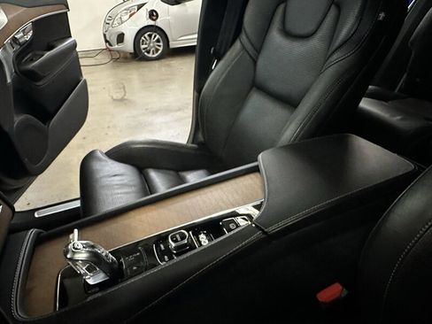Used 2016 Volvo XC90 T8 Inscription w/ Vision Package image 37