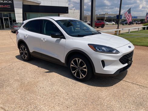 Used 2022 Ford Escape SE w/ SE Sport Appearance Package AWD/4WD image 9