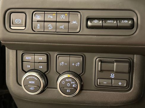 Used 2023 GMC Yukon Denali Ultimate AWD/4WD image 20