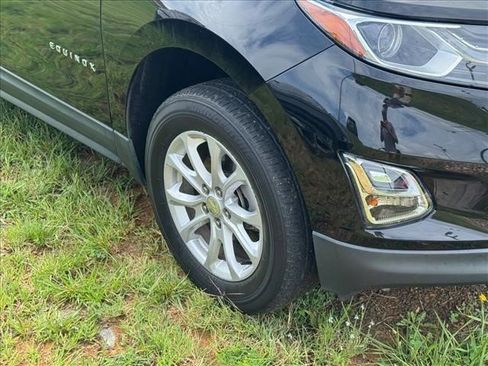 Used 2019 Chevrolet Equinox LT w/ Driver Convenience Package AWD/4WD image 11