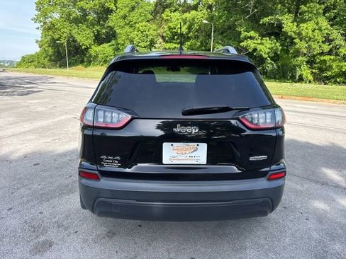 Used 2019 Jeep Cherokee Latitude w/ Cold Weather Group AWD/4WD image 6