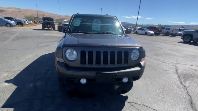 Used 2016 Jeep Patriot Sport w/ Tire & Wheel Group AWD/4WD image 3