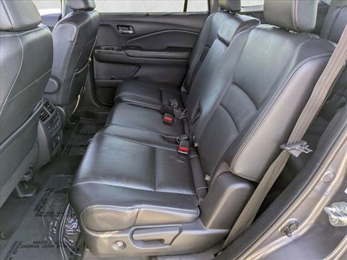 Used 2019 Honda Pilot Touring image 17