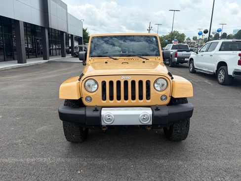 Used 2014 Jeep Wrangler Unlimited Sahara w/ Connectivity Group AWD/4WD image 8