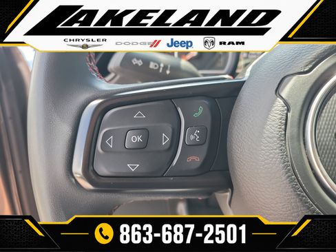 Used 2024 Jeep Gladiator Rubicon w/ Technology Group AWD/4WD image 27