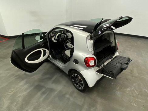 Used 2016 smart fortwo passion image 37