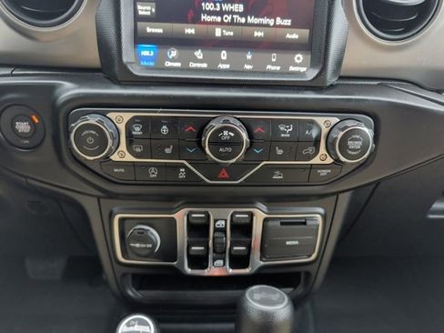 Used 2022 Jeep Wrangler Unlimited Sport image 22