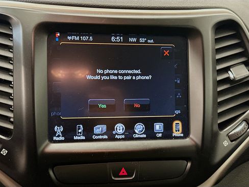 Used 2017 Jeep Cherokee Latitude w/ Cold Weather Group image 22