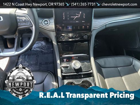 Used 2023 Jeep Grand Cherokee Limited w/ Luxury Tech Group II AWD/4WD image 19