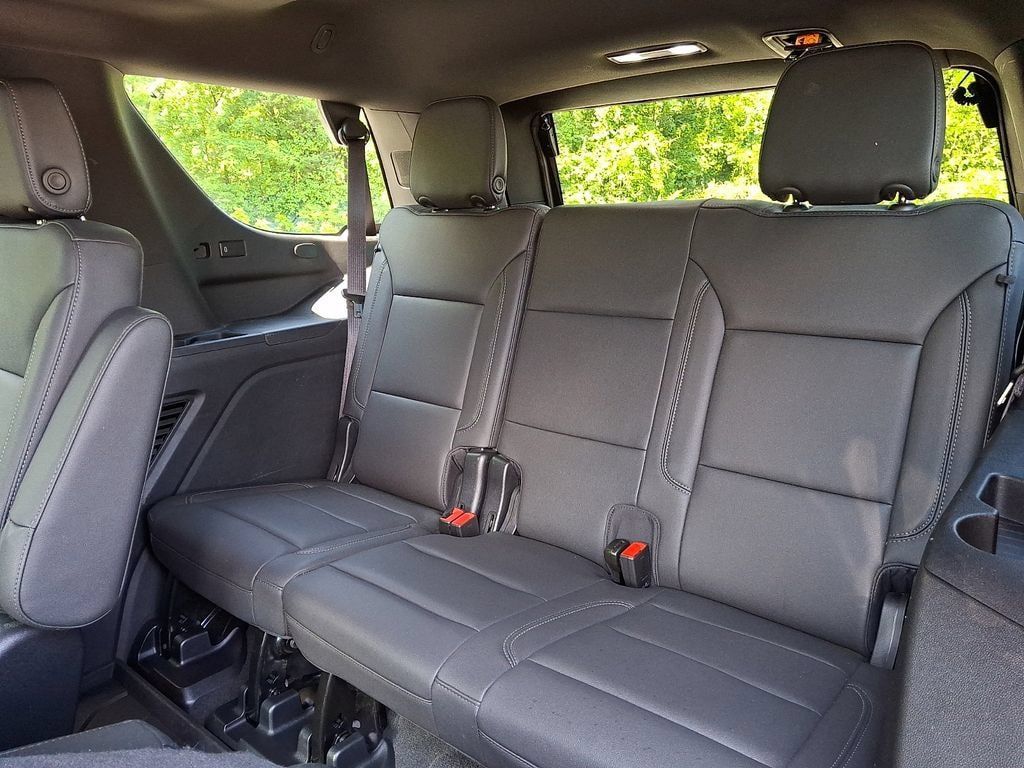 Used 2023 Chevrolet Tahoe Z71 w/ Luxury Package AWD/4WD image 17