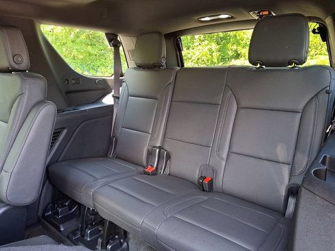 Used 2023 Chevrolet Tahoe Z71 w/ Luxury Package AWD/4WD image 17