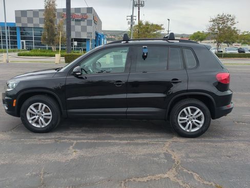 Used 2017 Volkswagen Tiguan S image 9
