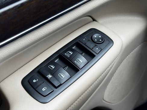 Used 2014 Jeep Grand Cherokee Limited w/ Luxury Group II AWD/4WD image 32
