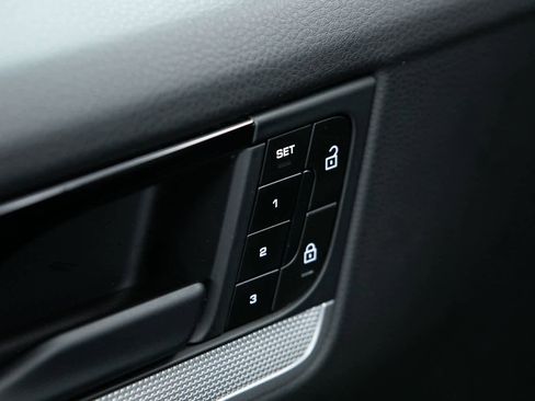 Certified 2024 Porsche Cayenne Coupe image 19