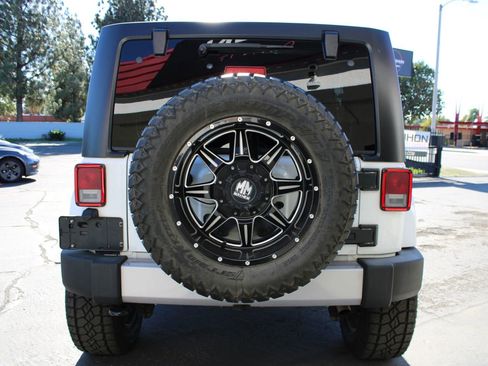 Used 2018 Jeep Wrangler Unlimited Sahara w/ Connectivity Group image 11