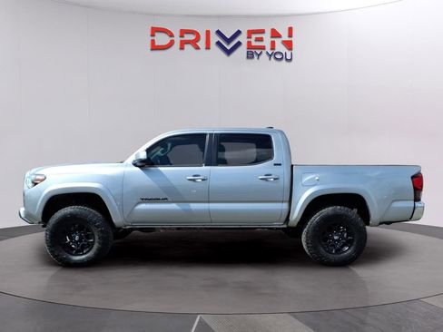 Used 2022 Toyota Tacoma SR5 image 2