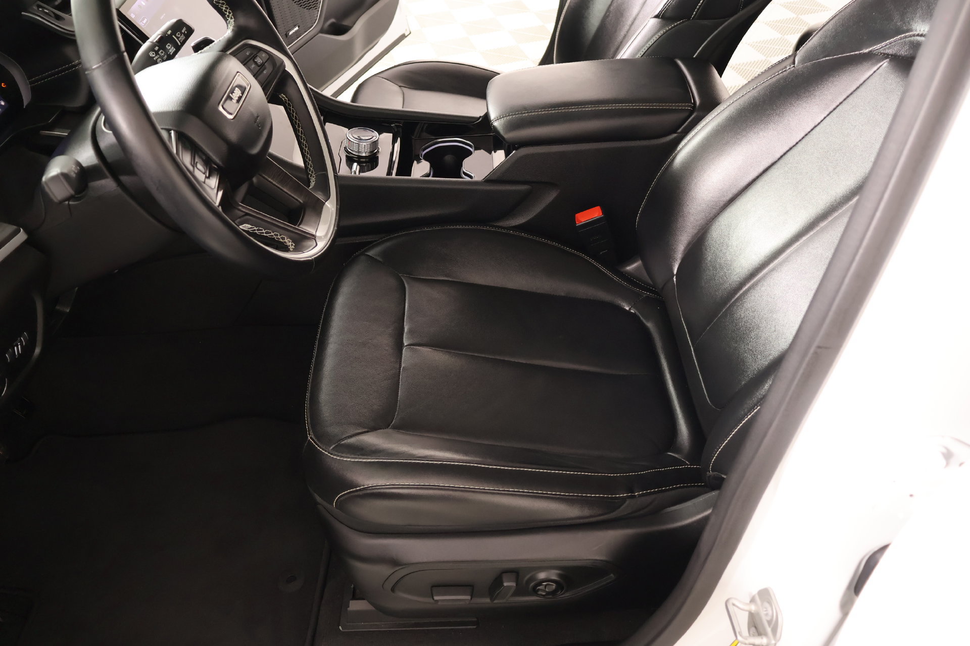 Used 2021 Jeep Grand Cherokee L Limited AWD/4WD image 12