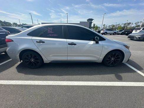 Used 2020 Toyota Corolla SE FWD image 2