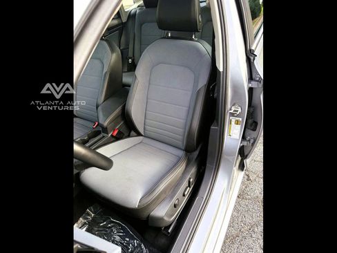 Used 2025 Volkswagen Jetta SE image 33