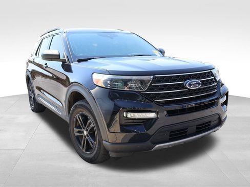 Used 2021 Ford Explorer XLT w/ Equipment Group 202A AWD/4WD image 13