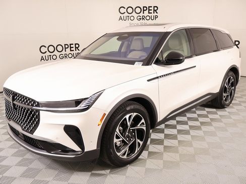 Used 2024 Lincoln Nautilus Premier w/ Equipment Group 102A image 11