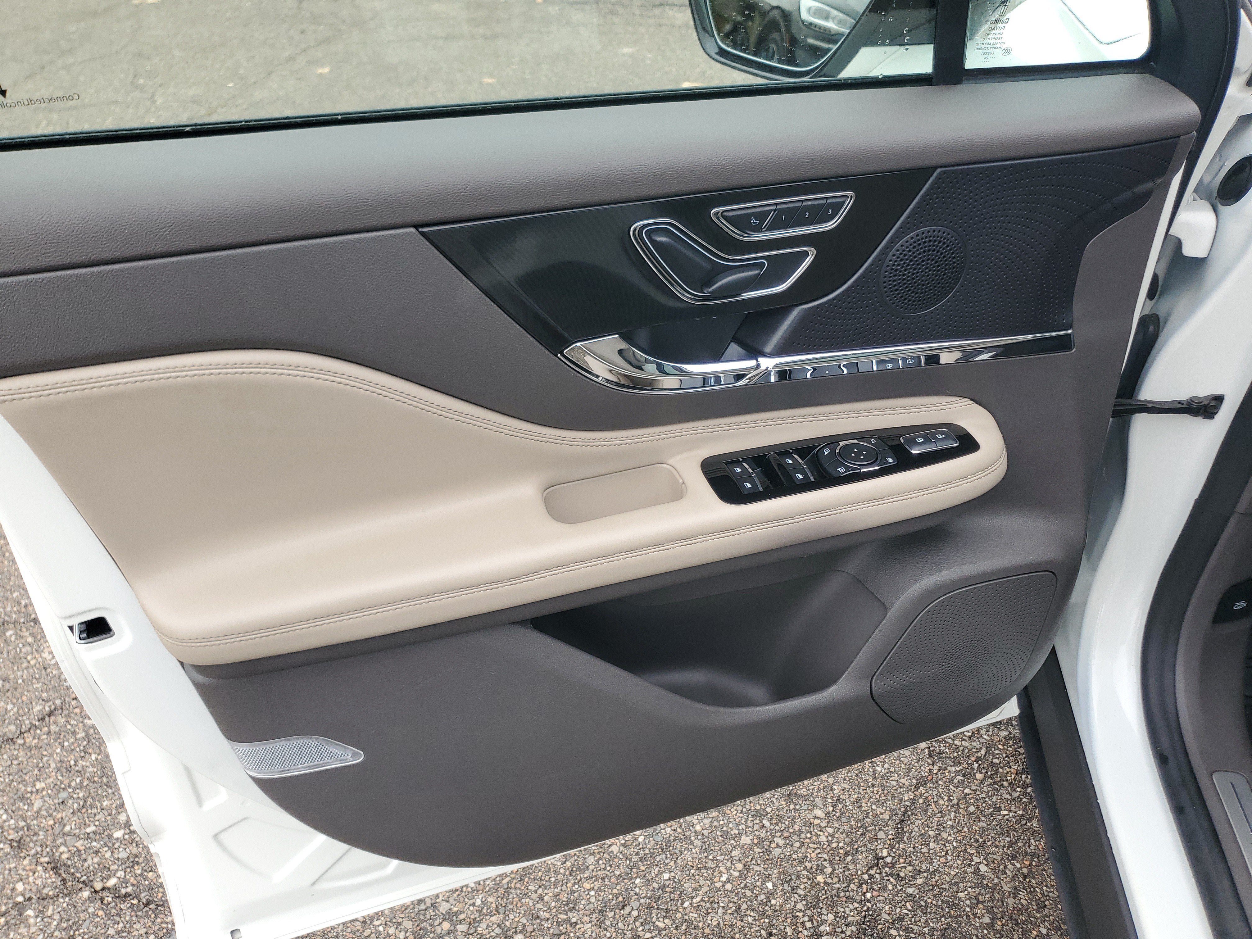 Certified 2024 Lincoln Corsair AWD w/ Equipment Group 101A image 10
