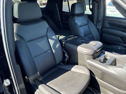 Used 2023 Chevrolet Tahoe Z71 w/ Luxury Package AWD/4WD image 25