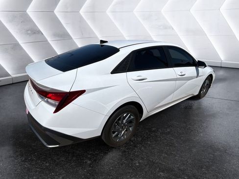 Used 2024 Hyundai Elantra SEL FWD image 4