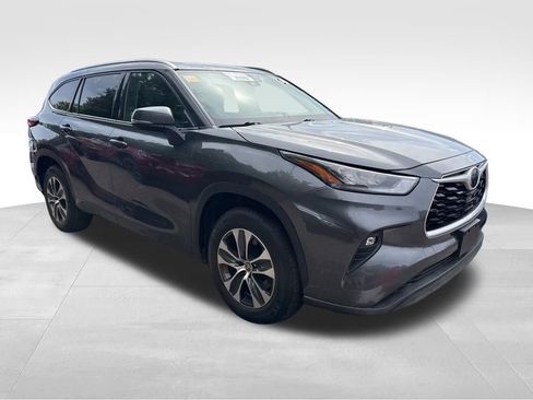 Used 2020 Toyota Highlander XLE FWD image 10