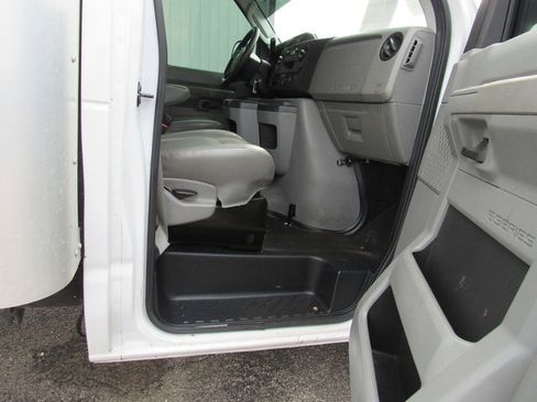Used 2023 Ford E-450 and Econoline 450 Super Duty w/ Power Windows & Locks Group RWD image 13