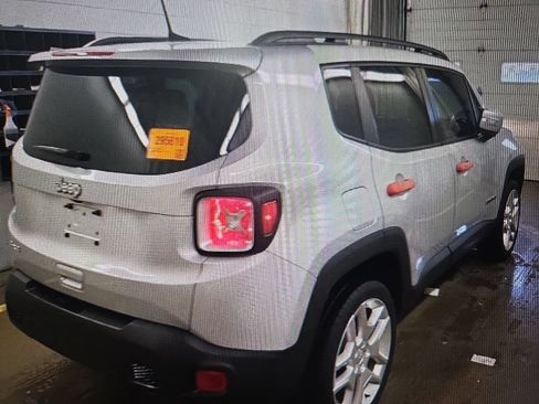 Used 2021 Jeep Renegade Latitude w/ Convenience Group AWD/4WD image 4
