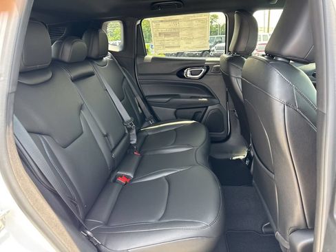 New 2025 Jeep Compass Limited w/ High Altitude Package AWD/4WD image 16