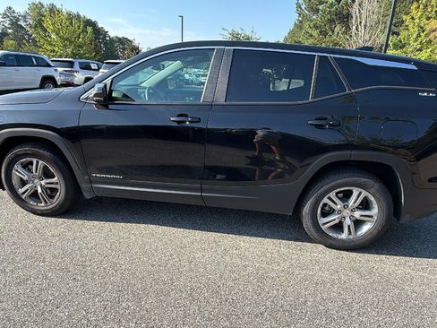 Used 2024 GMC Terrain SLE AWD/4WD image 11
