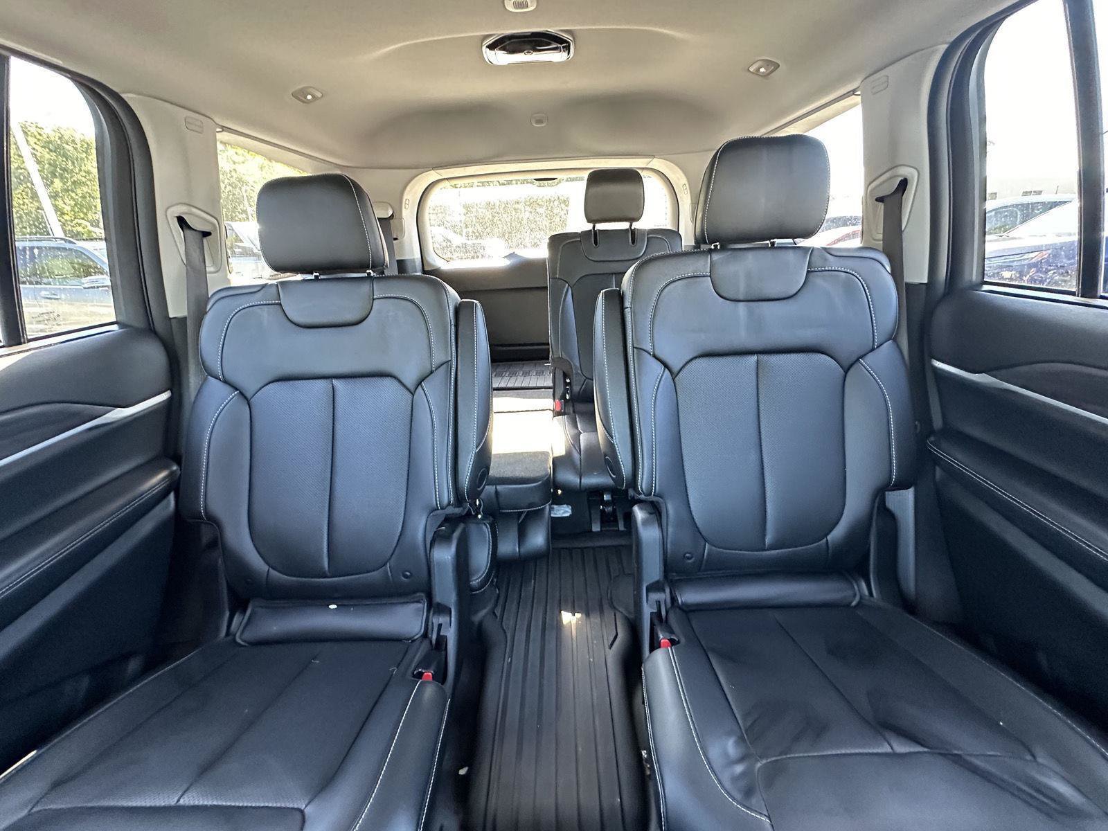 Used 2023 Jeep Grand Cherokee L Limited w/ Luxury Tech Group II RWD image 12