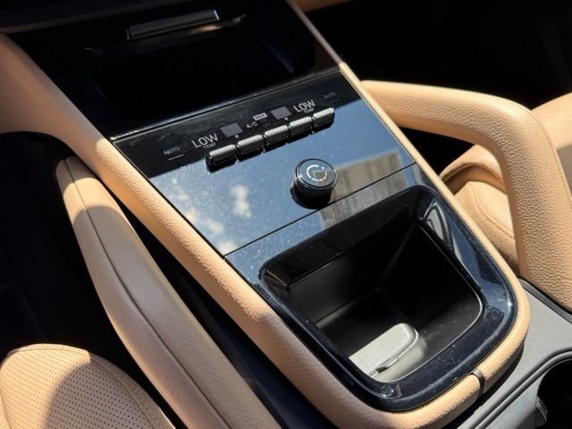 Used 2025 Porsche Cayenne AWD/4WD image 16