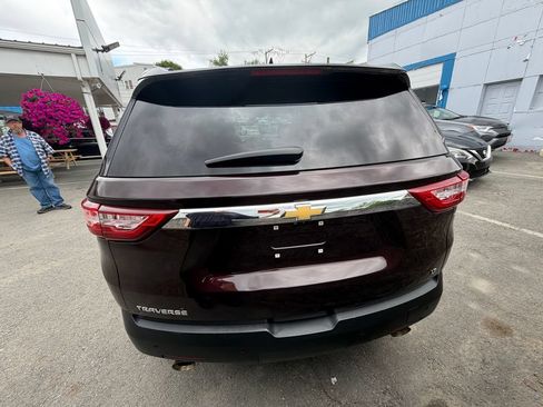 Used 2021 Chevrolet Traverse LT w/ LT Premium Package FWD image 4