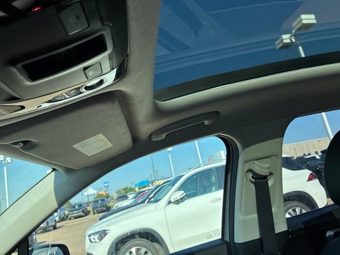 Used 2025 Kia Sorento S w/ Panoramic Sunroof Package FWD image 21