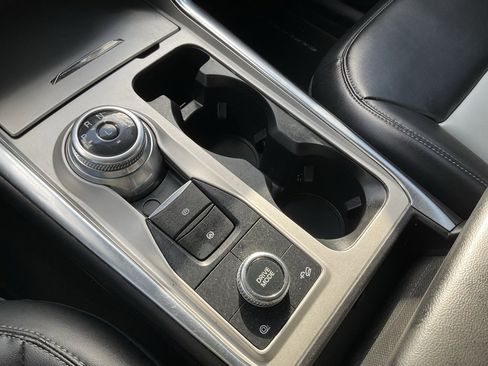 Used 2023 Ford Explorer XLT w/ Equipment Group 202A image 15