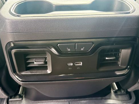 Used 2024 GMC Sierra 1500 AT4 w/ Technology Package AWD/4WD image 28