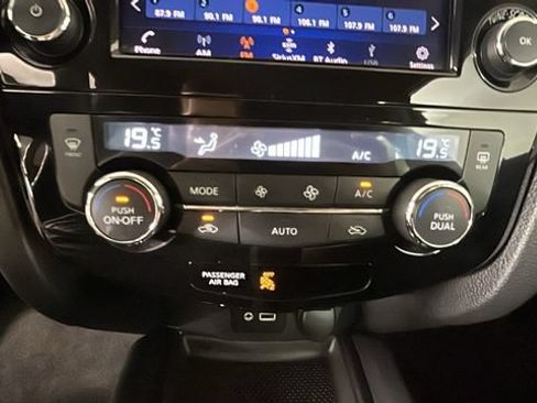 Used 2020 Nissan Rogue S FWD image 21
