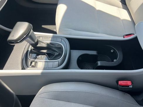Used 2024 Hyundai Kona SEL AWD/4WD image 17